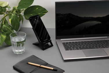 Logotrade Werbegeschenke das Foto: SnapStand faltbarer Telefonständer aus RCS recyceltem ABS