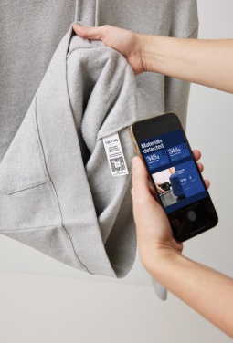 Logotrade Geschäftsgeschenke das Foto: Iqoniq Torres ungefärbter Hoodie aus recycelter Baumwolle