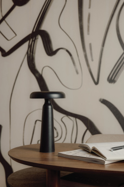 Logotrade Werbeartikel das Foto: VINGA Avery RCS Tischlampe