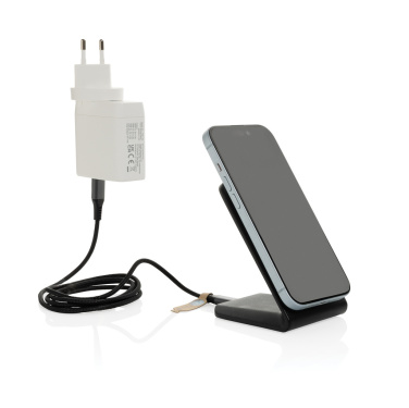 Logotrade Logogeschenke das Foto: VoltPerch 15W magnetischer Wireless Charger aus RCS rec. ABS