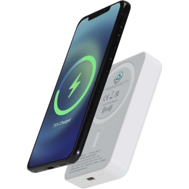 Logotrade werbemittel das Foto: Acrab 15 W 10.000 mAh magnetische kabellose Powerbank mit 20 W PD aus recyceltem Kunststoff