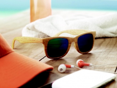 Logotrade firmakingi foto: Puidust raamiga päikeseprillid MAARDU