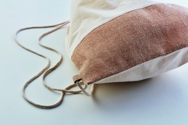 Logotrade reklaamkingid pilt: Pingutusnööriga kott džuudist detailidega