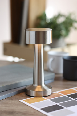 Logotrade reklaamkingid pilt: HIERLUZ laetav rauast laualamp