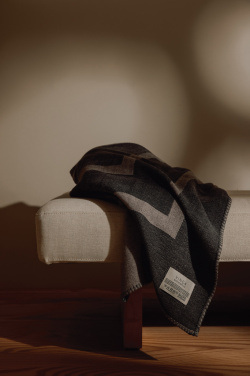 Logotrade meened pilt: VINGA Monogramm GRS tekk