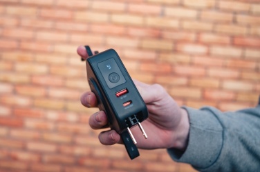 Logotrade mainoslahja ja liikelahja kuva: Urban Vitamin Saratoga 5-in-1 universaali laturi