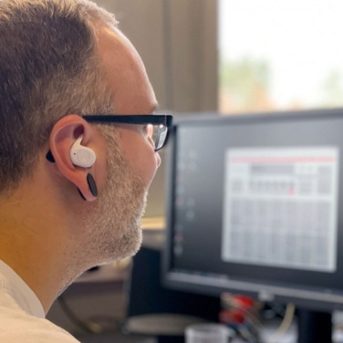 Logotrade verslo dovanos nuotrauka: Į ausis įdedamos ausinės WARSAW