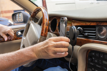 Logotrade reklaminiai produktai nuotrauka: „PowerCruze RCS“ plastikinis 15 W magnetinis automobilio laikiklis su įkrovimu