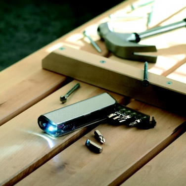Logotrade ziemassvētku dāvanas foto: Daudzfunkciju instrumentu turētājs un LED kabatas lukturītis