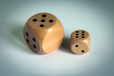 Логотрейд pекламные подарки картинка: Schima wooden dice 3cm dia