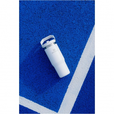 Logotrade kampanjprodukter bild: Stanley 890 ml IceFlow™ flip-sugrör mugg