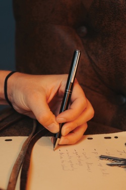 Logotrade profilprodukter bild: SP Tula nyckelhållare och pennset i RCS återvunnen PU